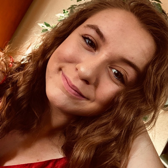 Meet your Posher, Caroline - Picture 1 of 1